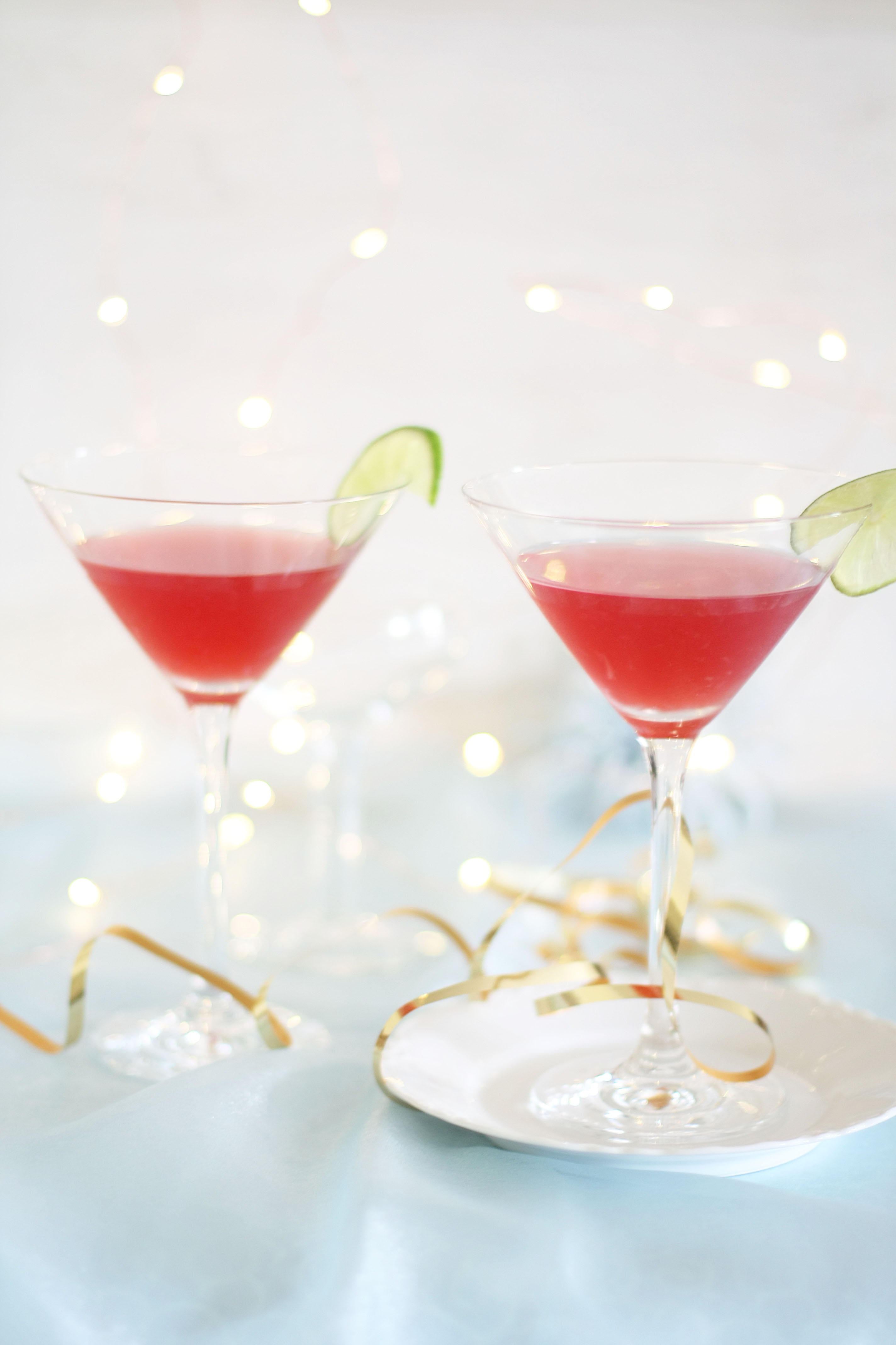 Festive cranberry, champagne and vodka cocktail | a splash of vanilla